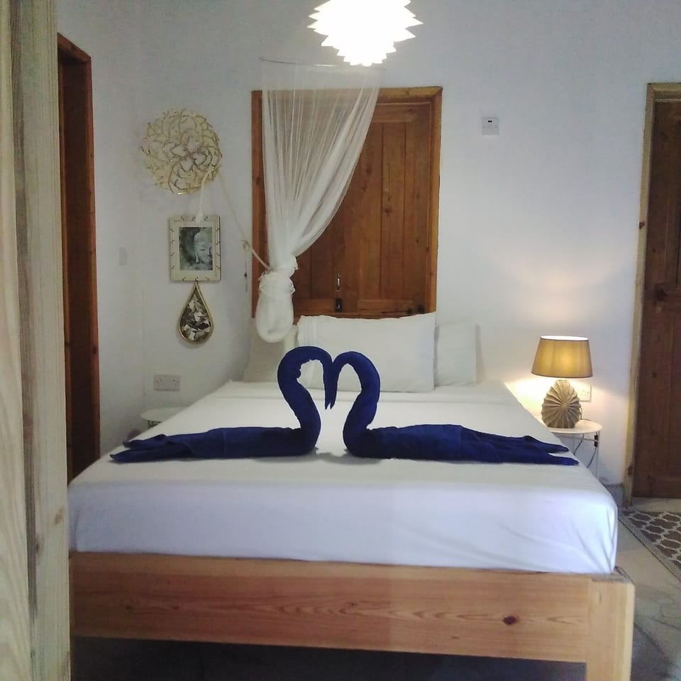 queen beds and private washroom and private outdoor showers with ocean view