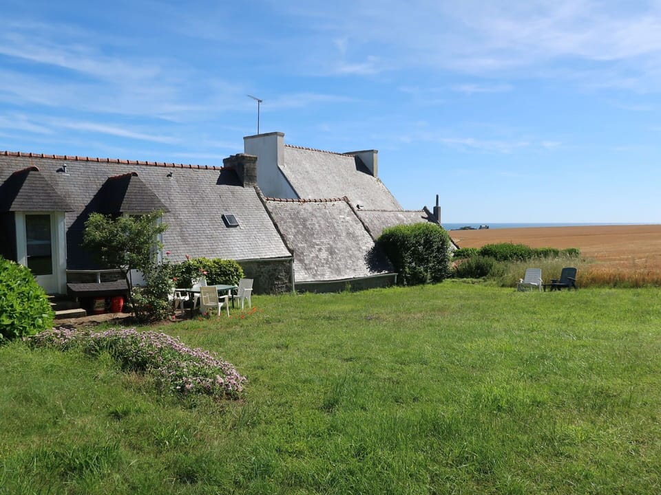 Property, Cottage, House, Land Lot, Grass, Rural Area, Farm, Sky, Farmhouse, Grassland