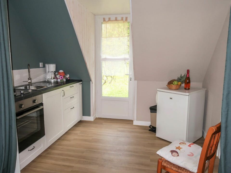 Cabinetry, Furniture, Table, Building, Wood, Window, Interior Design, Floor, Countertop, Drawer