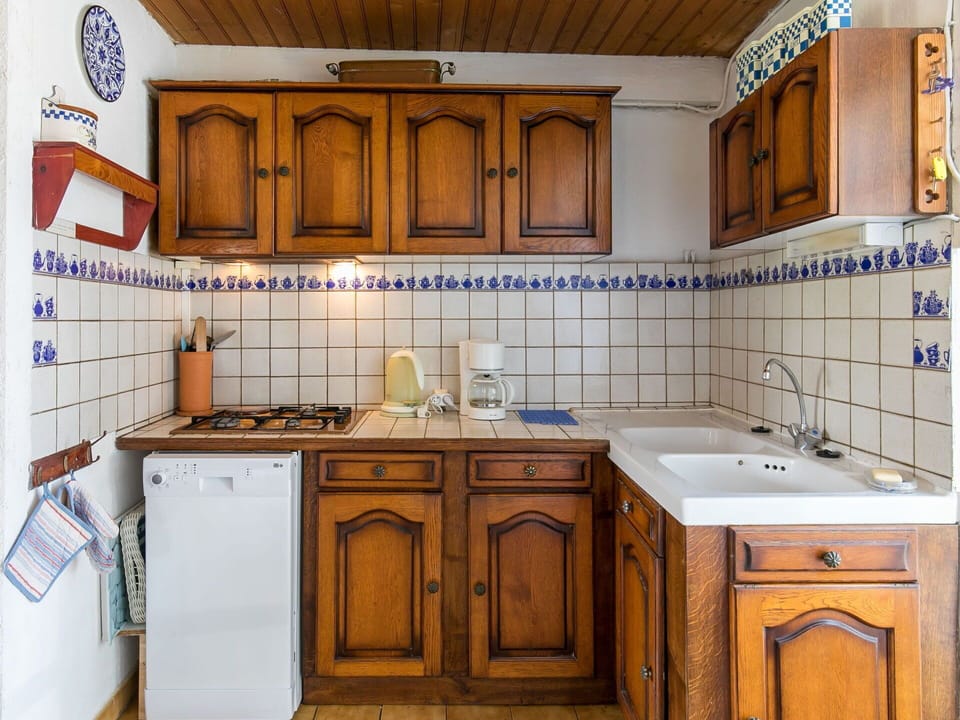 Cabinetry, Tap, Countertop, Furniture, Sink, Kitchen Sink, Property, Plumbing Fixture, Wood, Kitchen