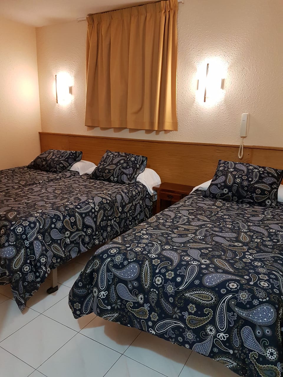 Standard Triple Room, 1 Bedroom | In-room safe, desk, free WiFi