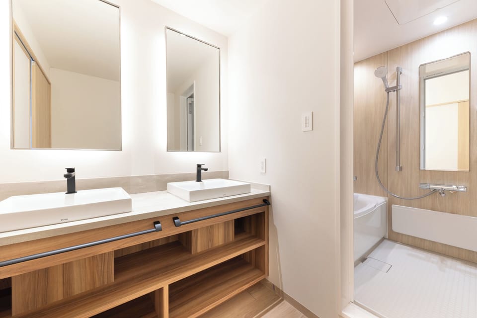 [Ocean View] Deluxe Family Room (With private bathroom) (Non-smoking) | Bathroom | Hair dryer, slippers, electronic bidet, towels