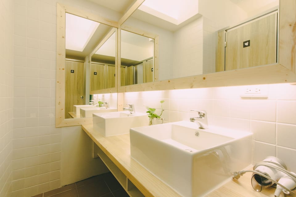 Shower, hair dryer, towels, shampoo