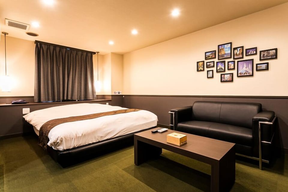 Minibar, desk, free WiFi, bed sheets
