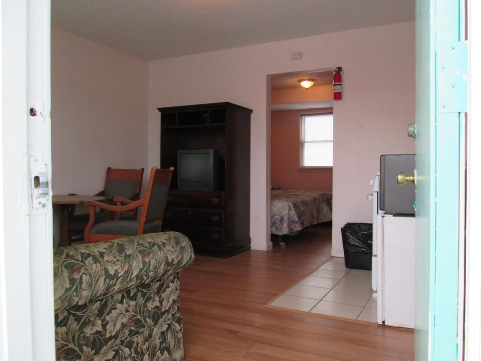 Family Apartment, 1 Bedroom | Living room | 32-inch flat-screen TV with satellite channels, TV