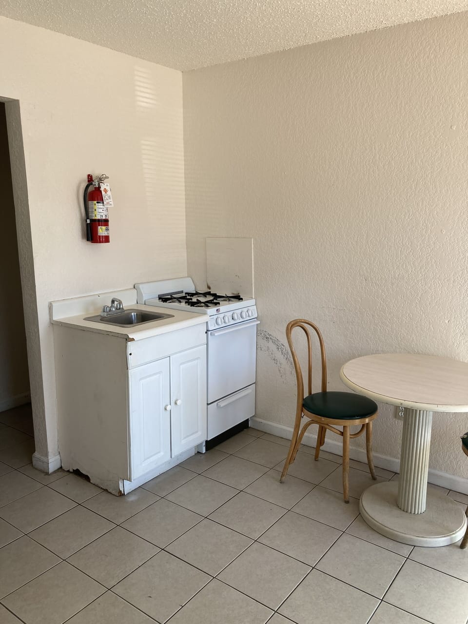 Family Apartment, 1 Bedroom | Private kitchen | Fridge, microwave
