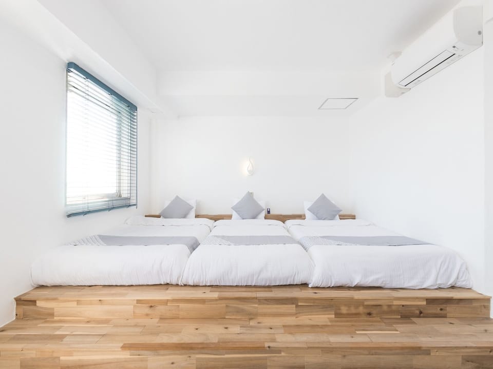 2semi-W and 1single bed