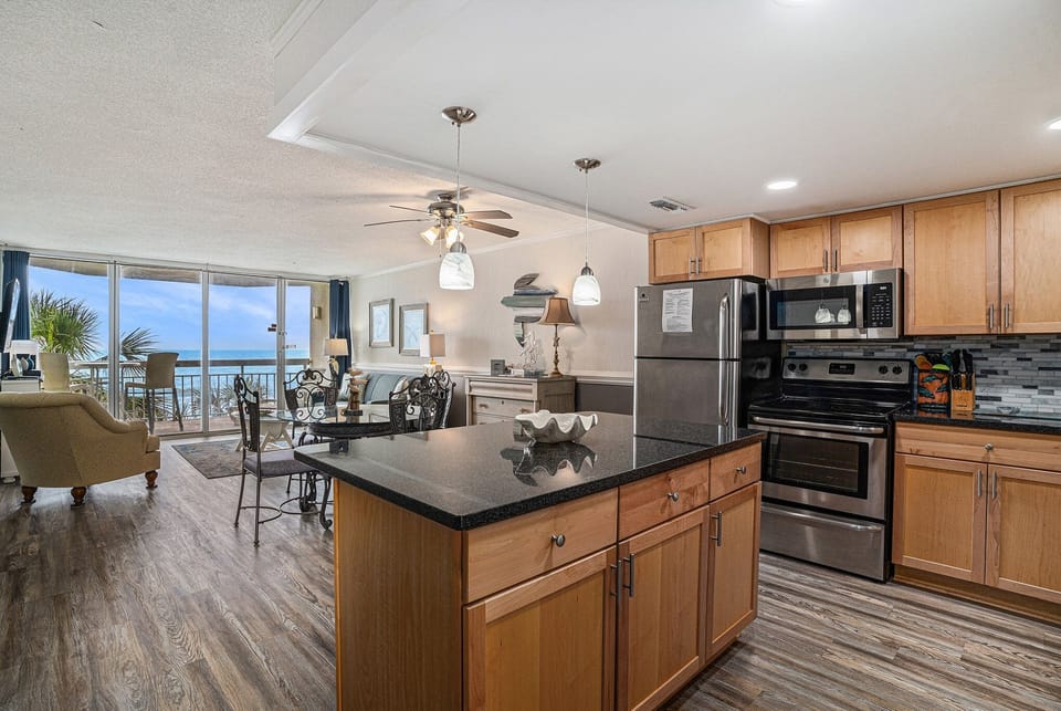 Condo, 1 Bedroom | Private kitchen | Coffee/tea maker, fridge, microwave, oven
