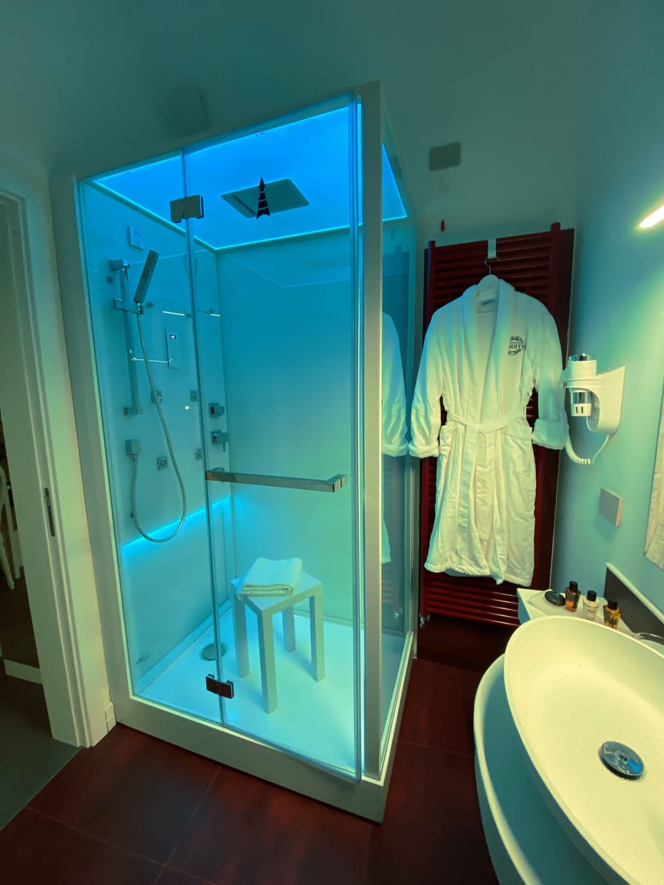 Luxury Double Room | Bathroom | Hydromassage showerhead, designer toiletries, hair dryer, bathrobes