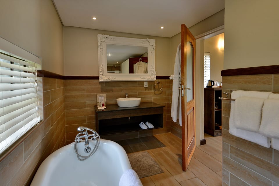 Standard Room | Bathroom | Free toiletries, hair dryer, bathrobes, towels