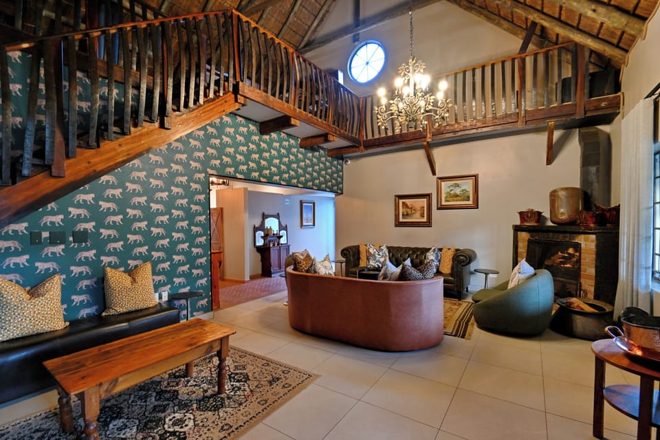 2 bars/lounges