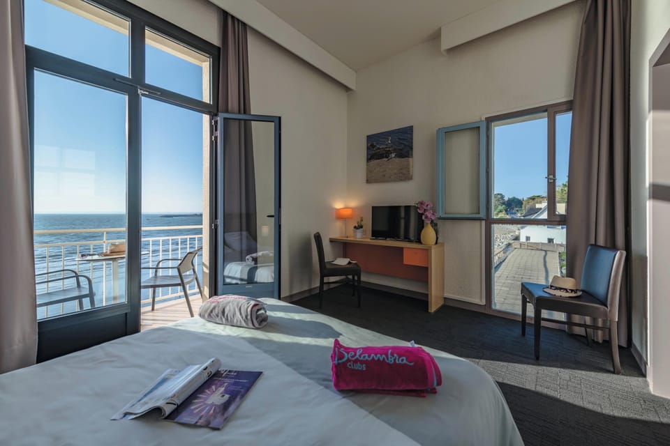 In-room safe, desk, iron/ironing board, free WiFi