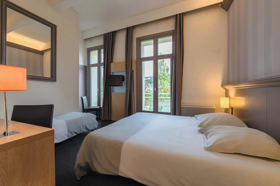In-room safe, desk, iron/ironing board, free WiFi