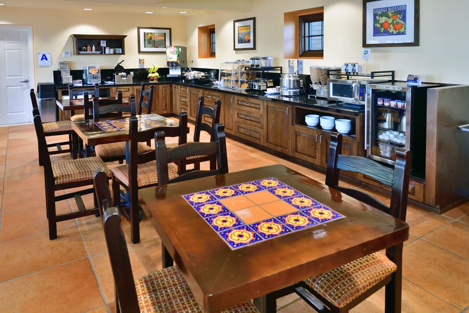 Free daily continental breakfast