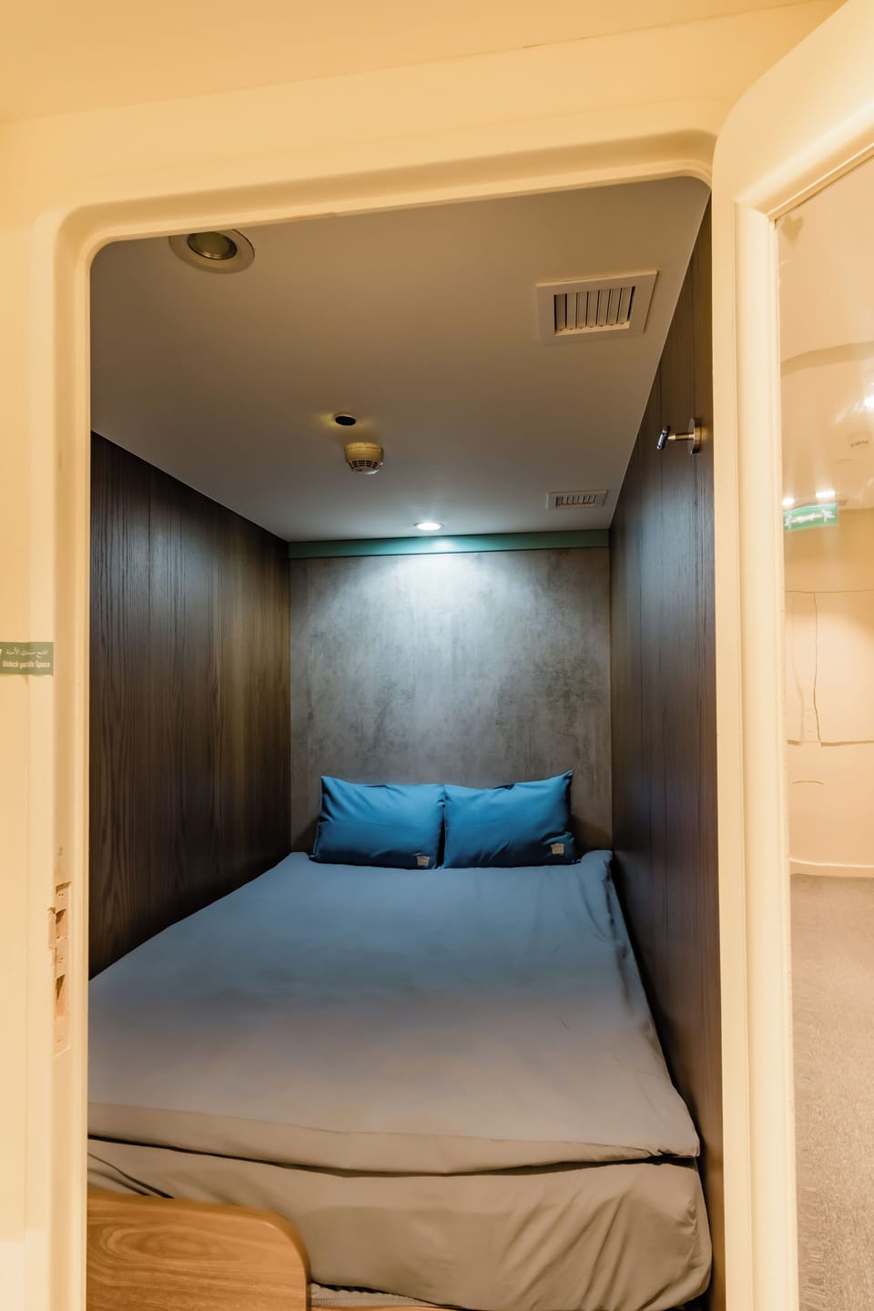 Free WiFi, bed sheets