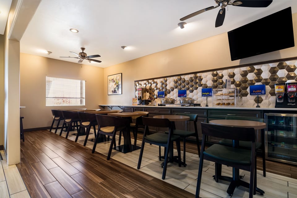 Free daily continental breakfast