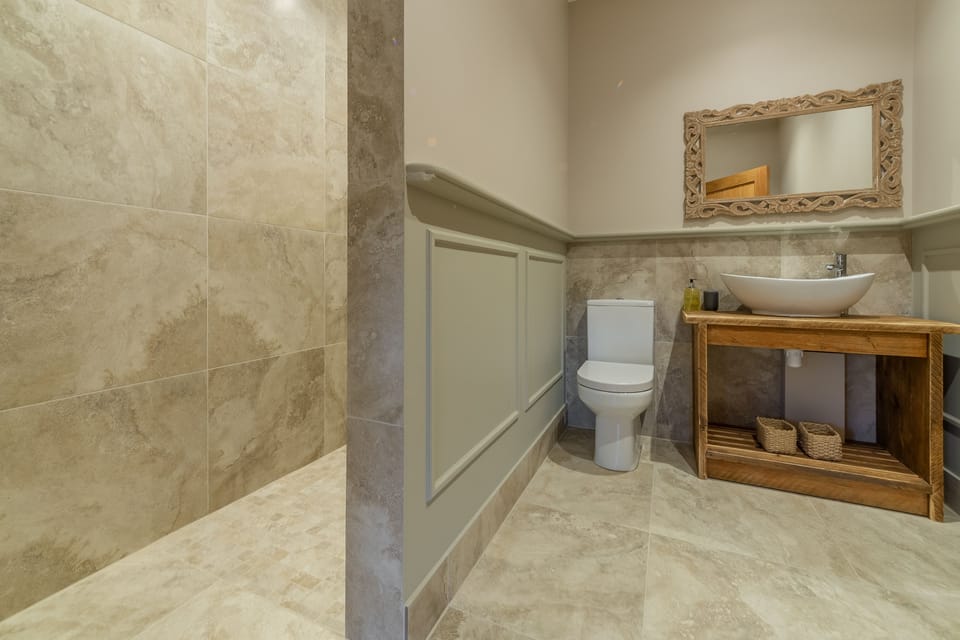 Ground floor: En-suite to 'The Dorm'