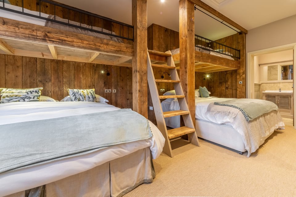 Red Stag Lodge, Little Massingham: 'The Dorm' with funky built-in bunk complex which can either be taken with two super king beds and two single top bunks, or as six single beds