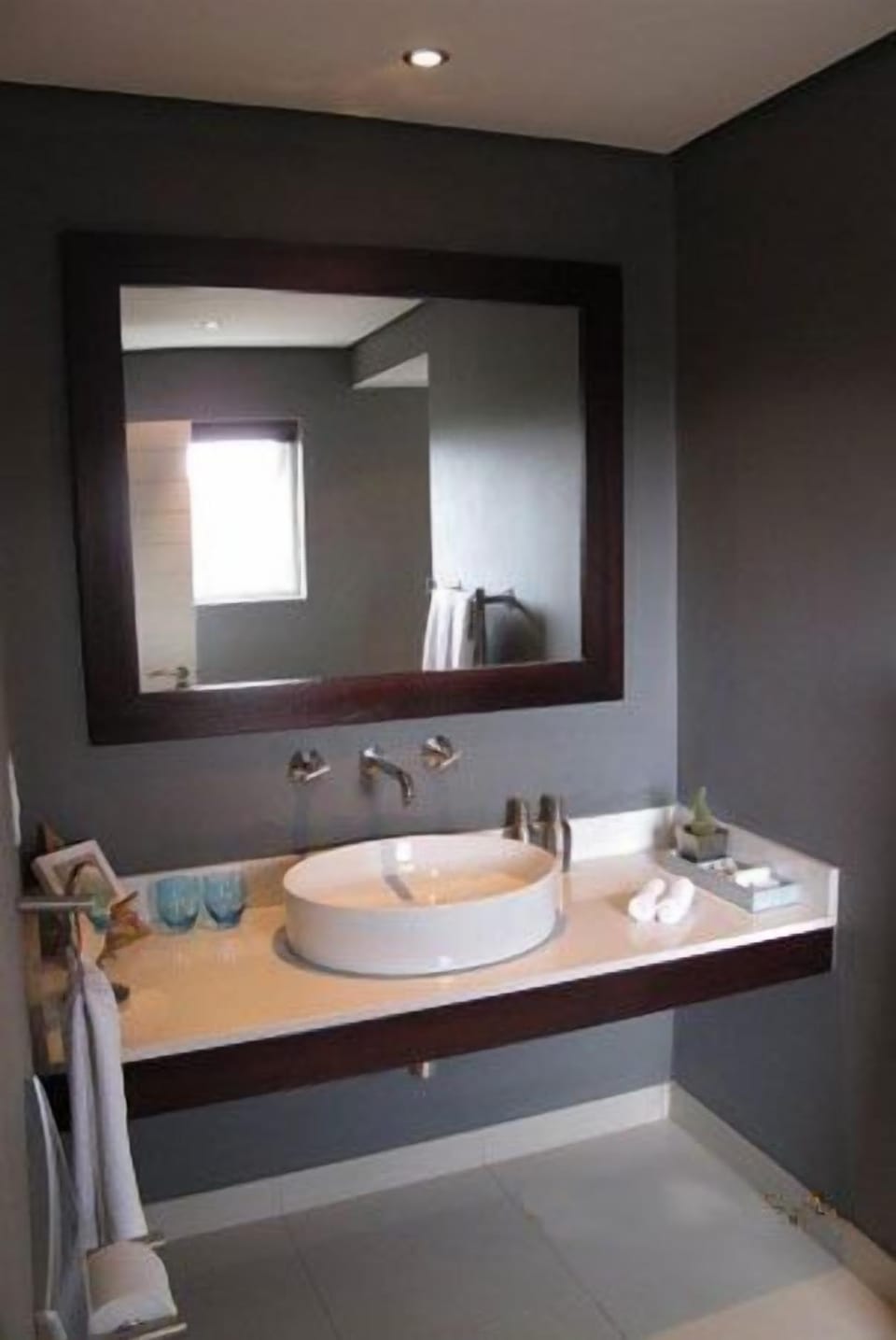 Bathroom sink