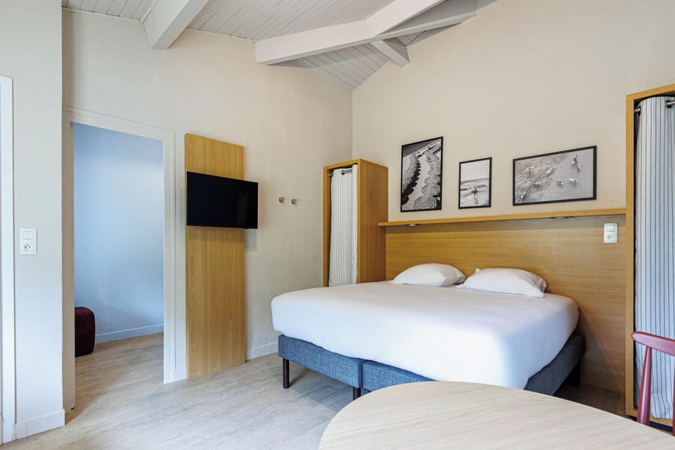 Individually decorated, individually furnished, WiFi, bed sheets