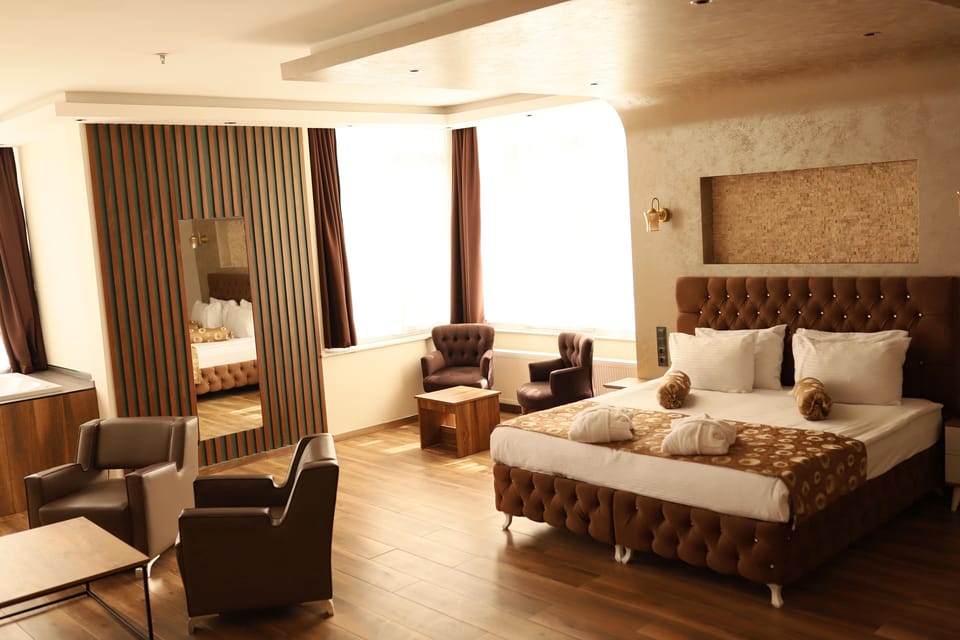 Presidential Room | Premium bedding, minibar, in-room safe, desk