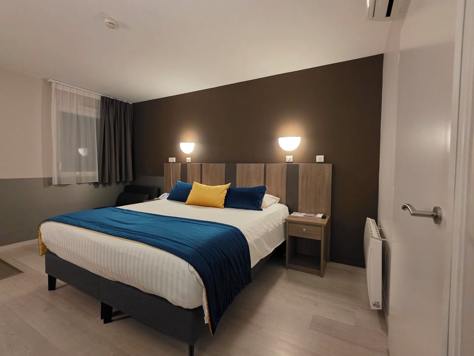 Premium Double or Twin Room | Desk, soundproofing, free WiFi, bed sheets
