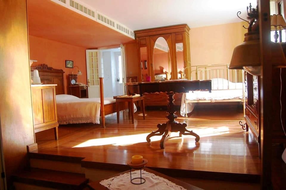 Individually decorated, individually furnished, desk, soundproofing