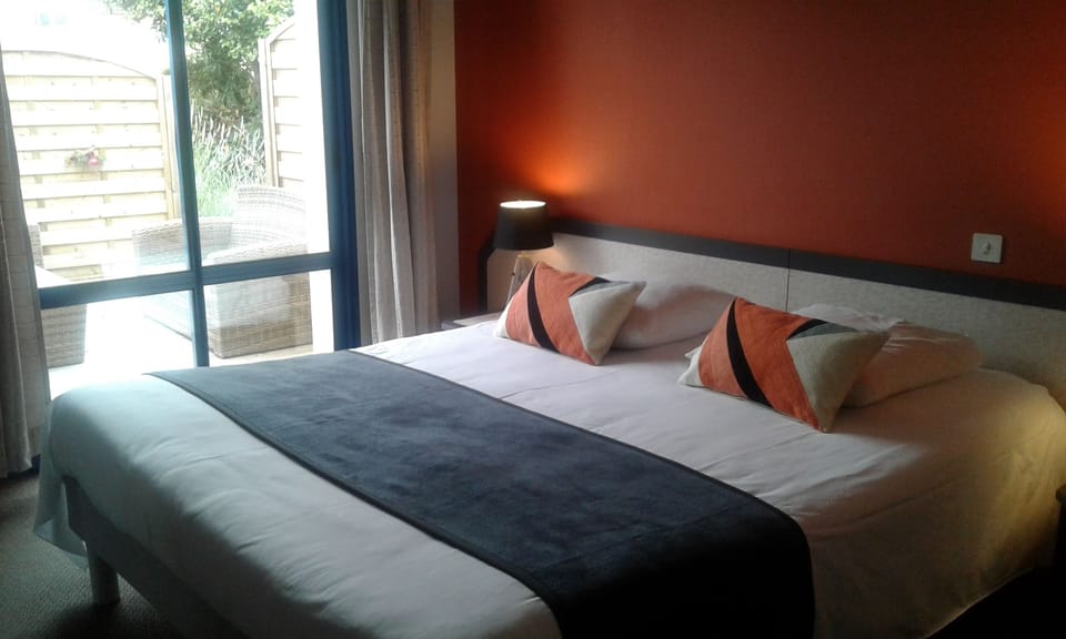 Standard Apartment | Desk, free WiFi