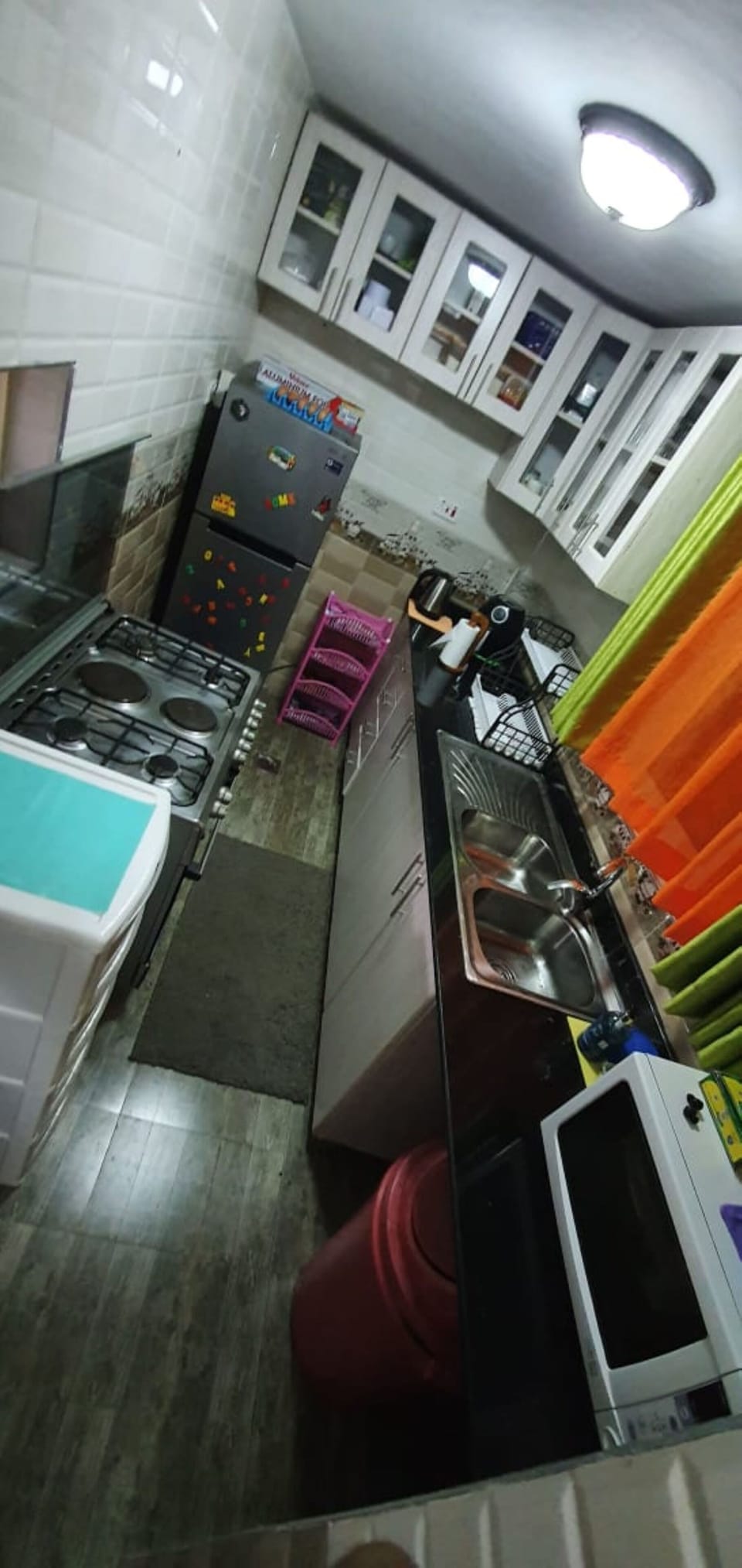 Standard Double Room | Shared kitchen | Full-size fridge, microwave, oven, stovetop