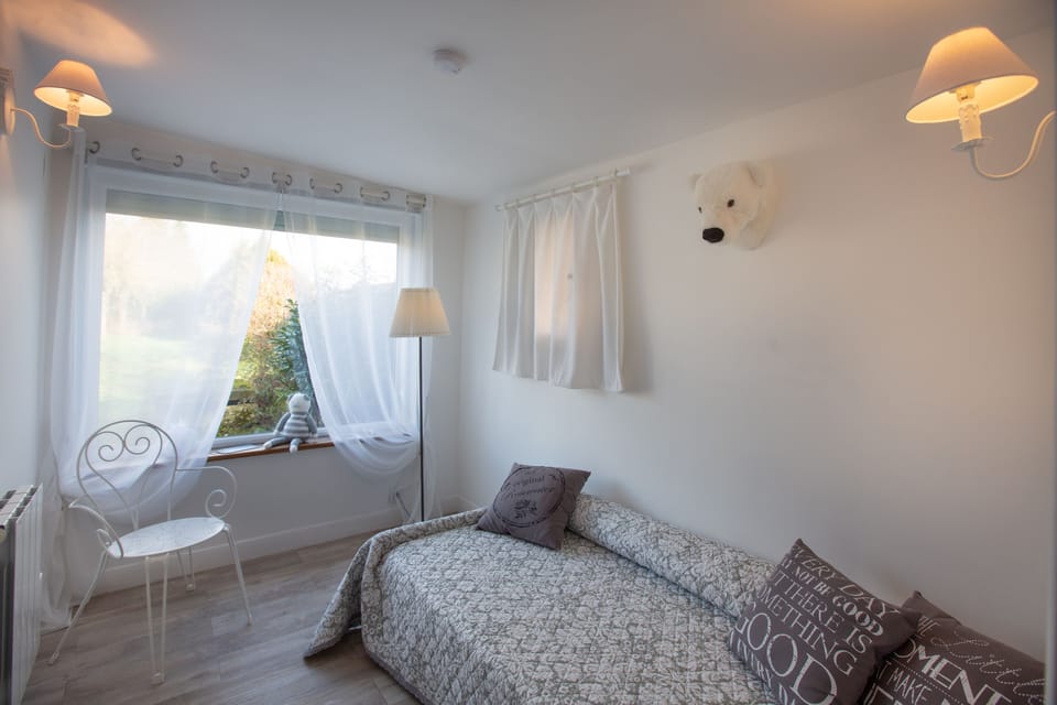 Suite (Ardoise) | Individually decorated, individually furnished, iron/ironing board