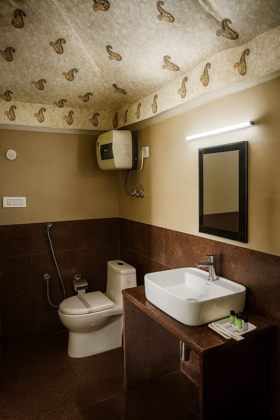 Deluxe Cottage | Bathroom | Shower, towels