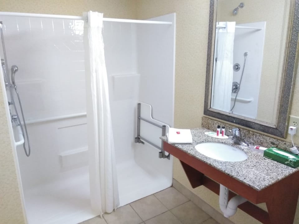 Room, 2 Queen Beds, Non Smoking | Bathroom | Combined shower/tub, free toiletries, hair dryer, towels