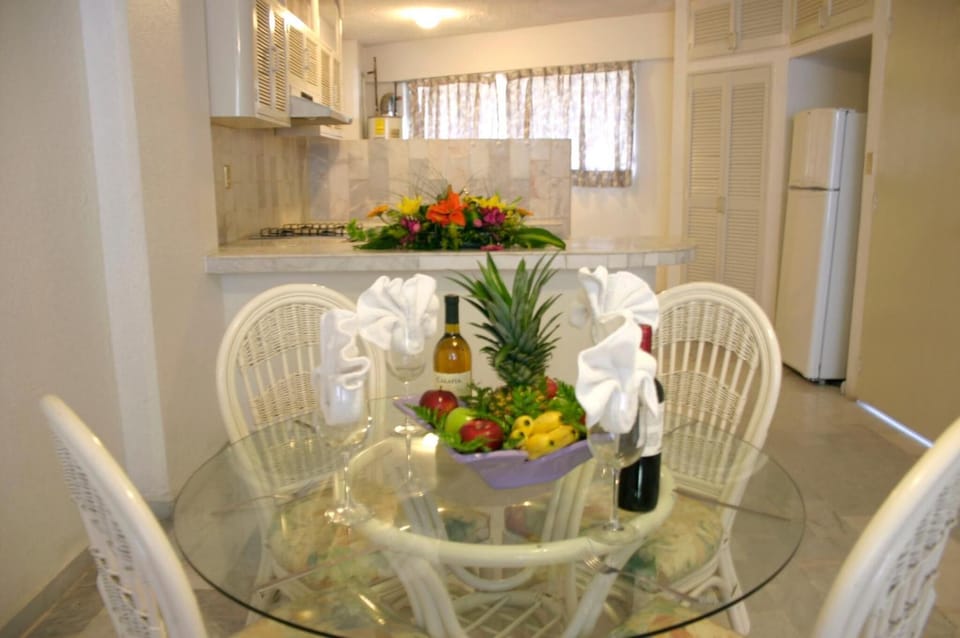 Cookware/dishes/utensils