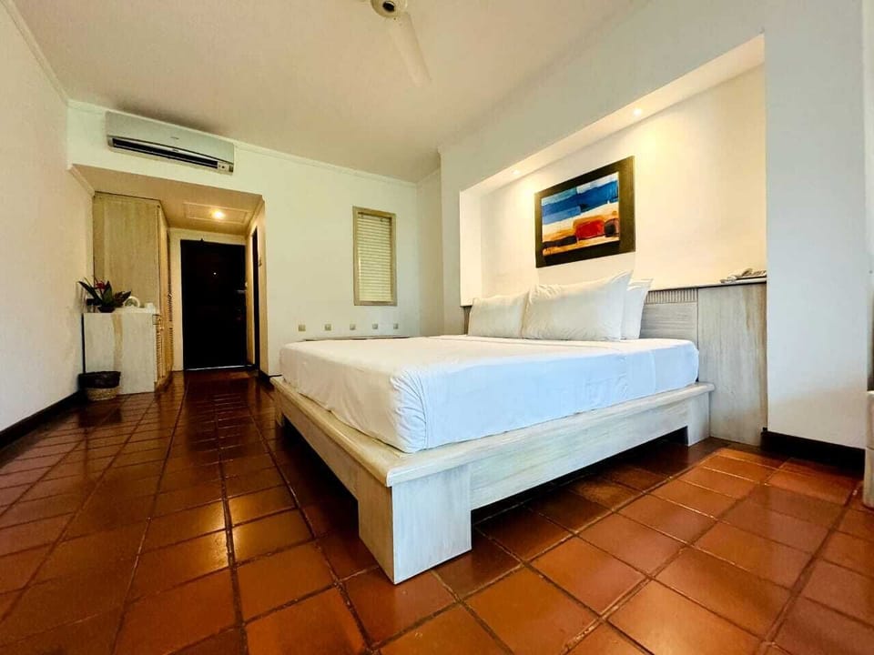 Deluxe Triple Room, 1 Bedroom, Private Bathroom, Sea View | Premium bedding, in-room safe, individually decorated