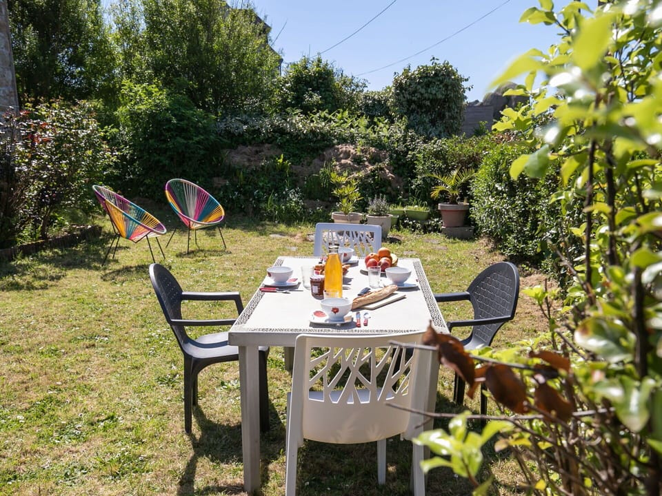 Furniture, Chair, Outdoor Furniture, Table, Outdoor Table, Kitchen & Dining Room Table, Garden, Coffee Table, Backyard, Shade