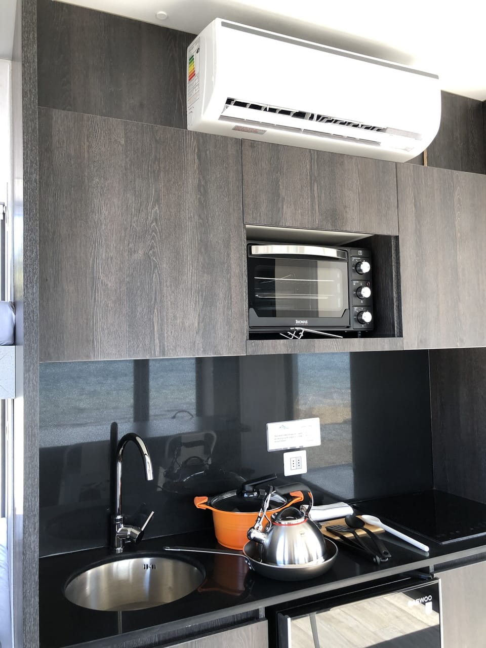Family Cabin | Private kitchen | Mini-fridge, oven, dishwasher, toaster oven