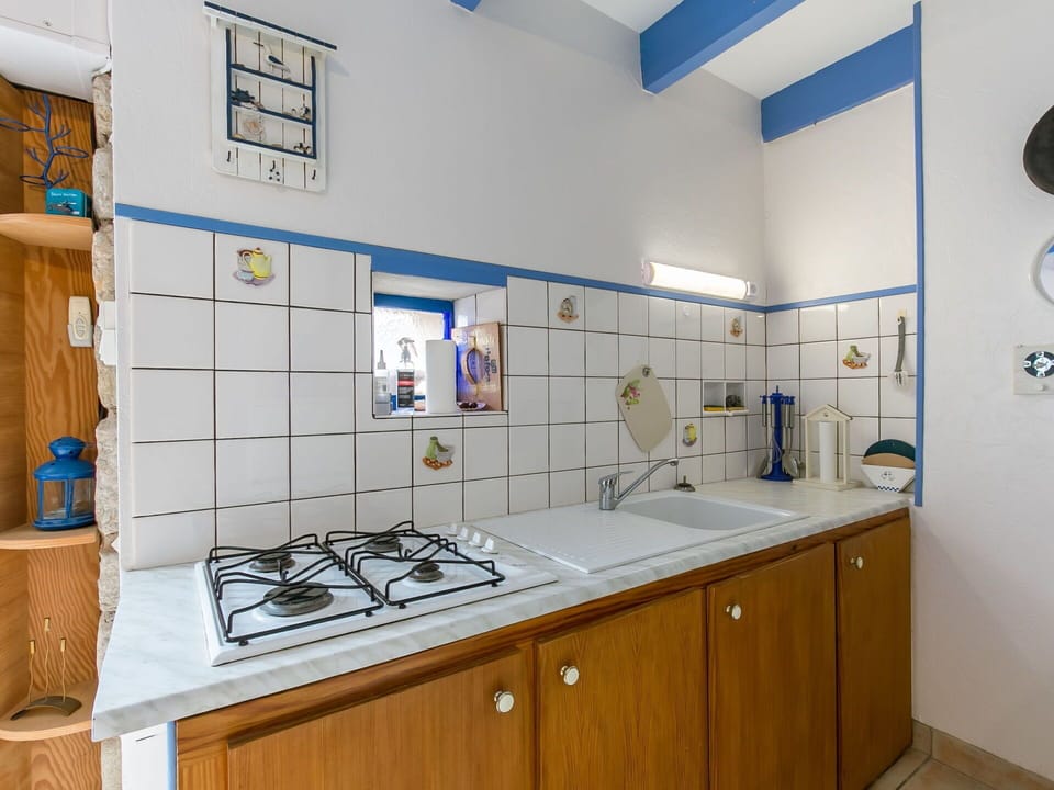 Cabinetry, Sink, Tap, Countertop, Plumbing Fixture, Kitchen Sink, Bathroom Cabinet, Interior Design, House, Building
