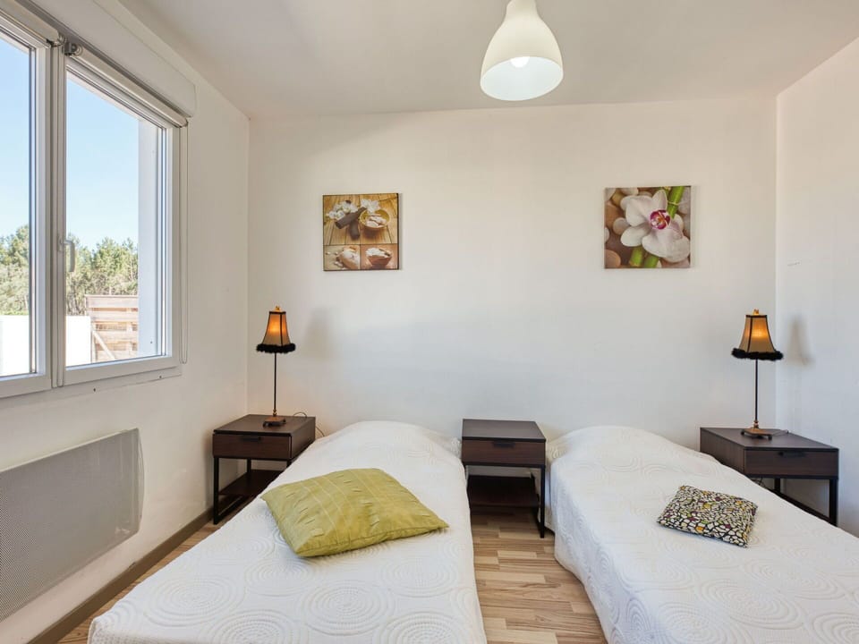 Wall, Bedroom, Bed, Interior Design, Wood, Floor, Furniture, Flooring, Ceiling, Bed Sheet