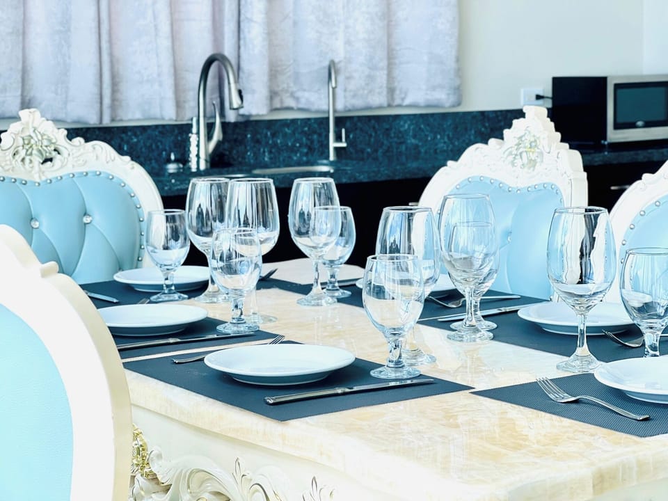 Superior Suite, 1 King Bed, Ocean View (Jacuzzi) | Living area