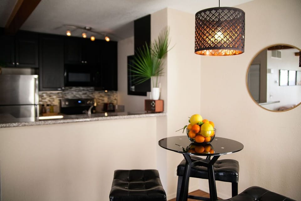 Enjoy a meal/drink in a pub-style tabletop set-up
