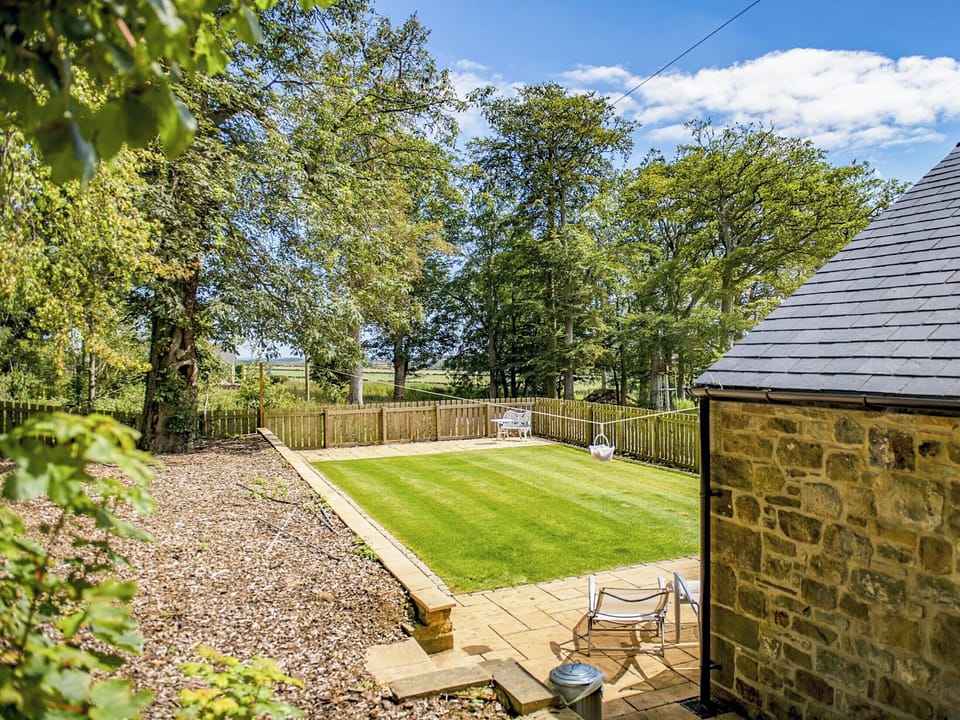 Garden | Heckley Stable Cottage - Heckley Cottages, Alnwick