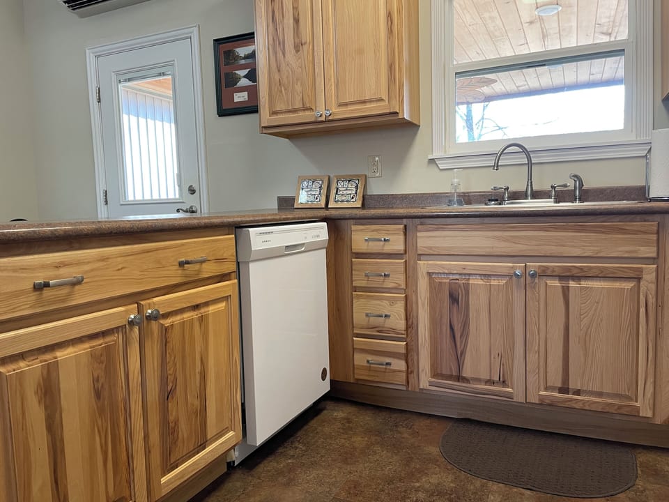 Kitchen w/dishwasher