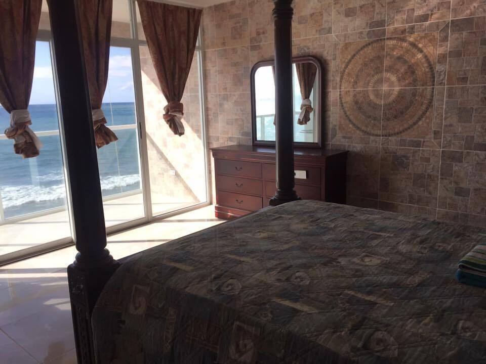 Standard Room, 1 Queen Bed, Ocean View | Desk, free WiFi, bed sheets