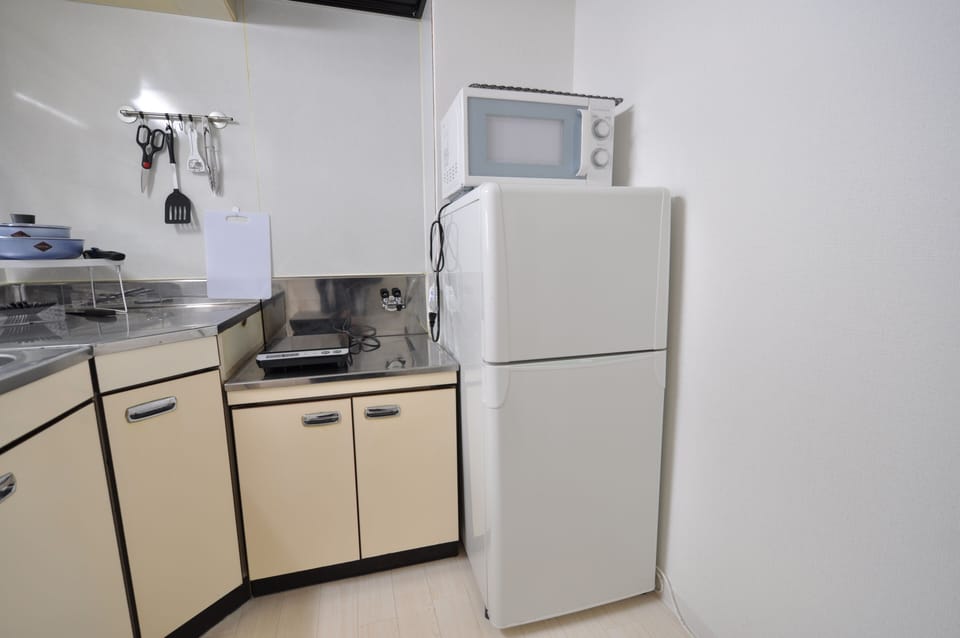 2 Bedrooms Apartment | Private kitchenette | Fridge, microwave, stovetop, electric kettle