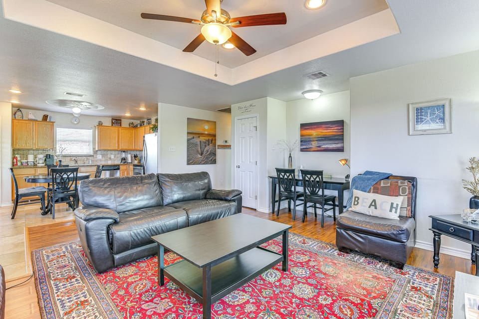 Living Room | Free WiFi | Central A/C