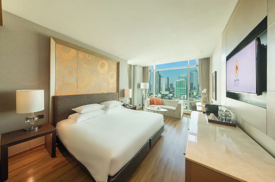 Premium bedding, in-room safe, individually decorated