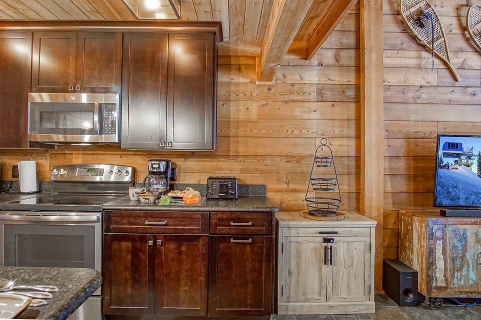 This unit has a beautiful rustic touch!