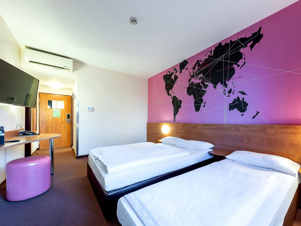 Standard Triple Room | Desk, soundproofing, free WiFi, bed sheets