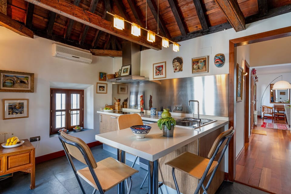 House (4 Bedrooms) | Private kitchen | Full-size fridge, oven, stovetop, dishwasher