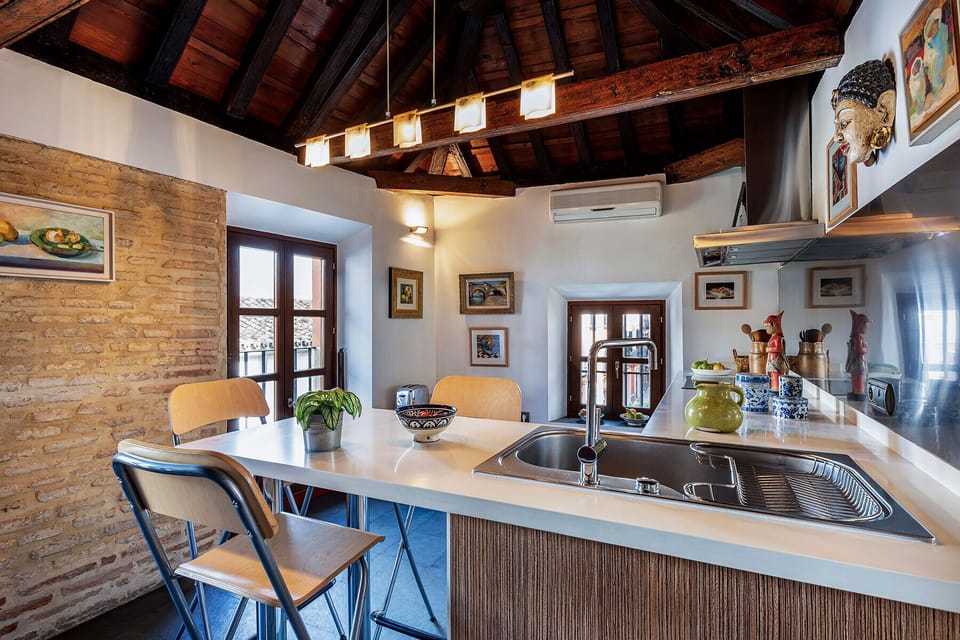 House (4 Bedrooms) | Private kitchen | Full-size fridge, oven, stovetop, dishwasher